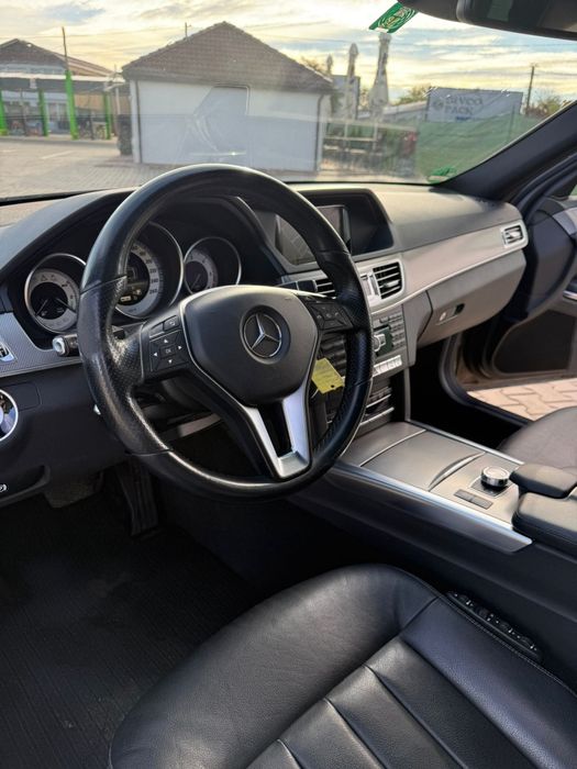 2014 Mercedes-Benz E300 BlueTec Hybrid (Break)