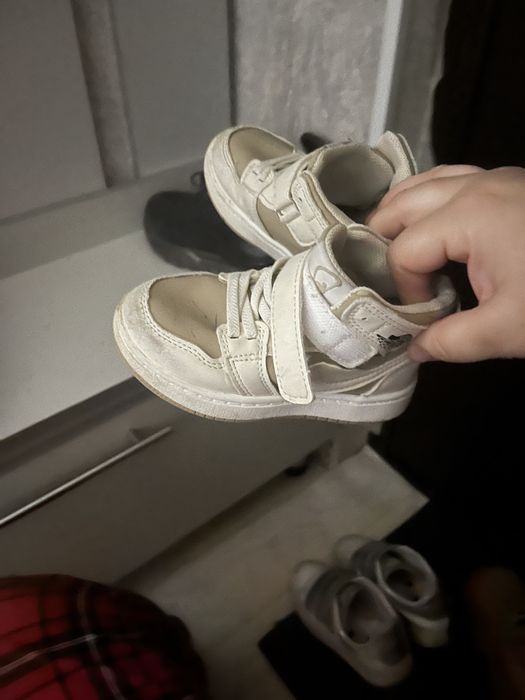 Детский аяқ киімдер сатылады.