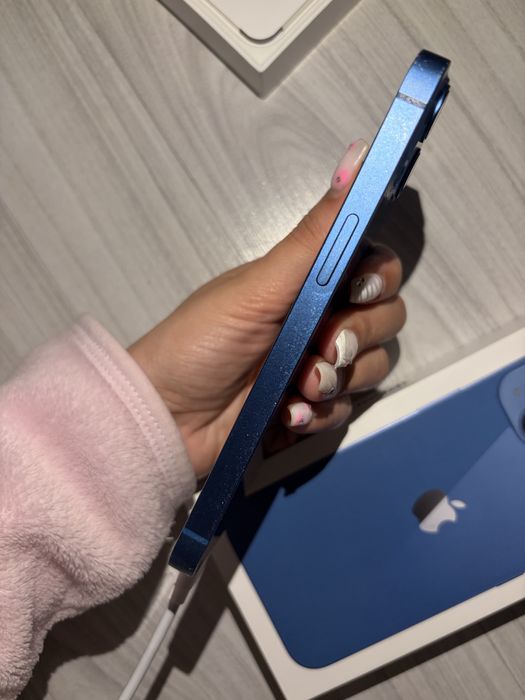 Продавам iphone 13