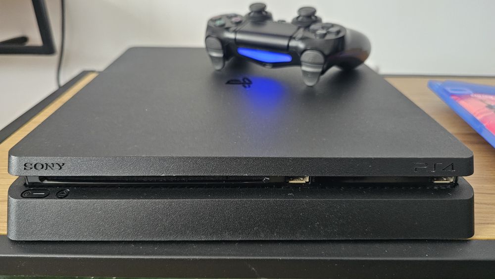Playstation 4 slim 1TB