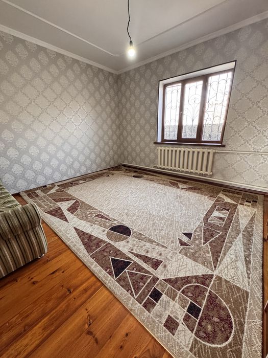 Кілемдер, әр түрлі размерде, Түркістан қаласында