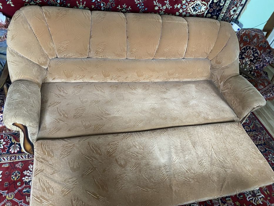 Продам Диван двухспальный