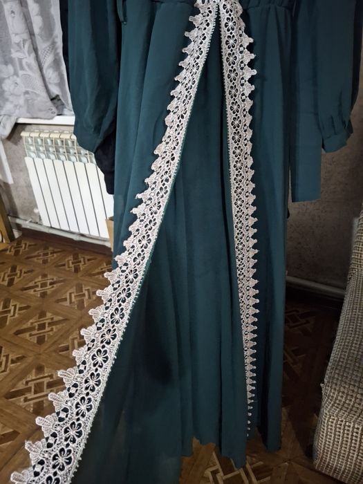 Продам платье   и юбки разные