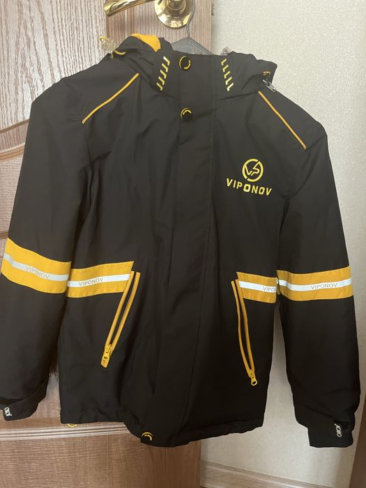 Продам весеннюю куртку на мальчика