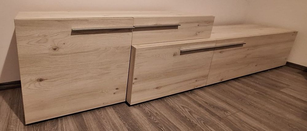 Dulap dressing 180x200 cu 4 uși - pat dormitor 160x200 somiera rabatabila cu 2 noptiere - comodă TV 260x55