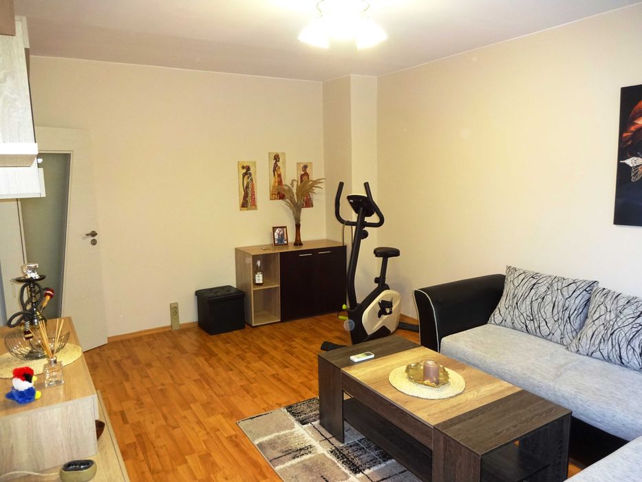 Продава се Двустаен апартамент в Варна, Цветен квартал - 67 кв.м за 1089 €/кв.м - Снимка #1