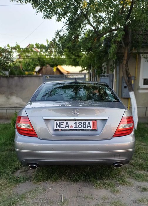 MERCEDES-BENZ 300 2011 — imagine 4