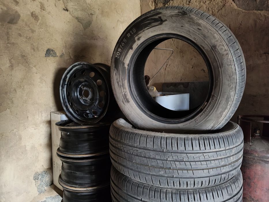 Продам шины комплект с дискоми.