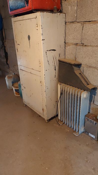 Продается железный шкаф