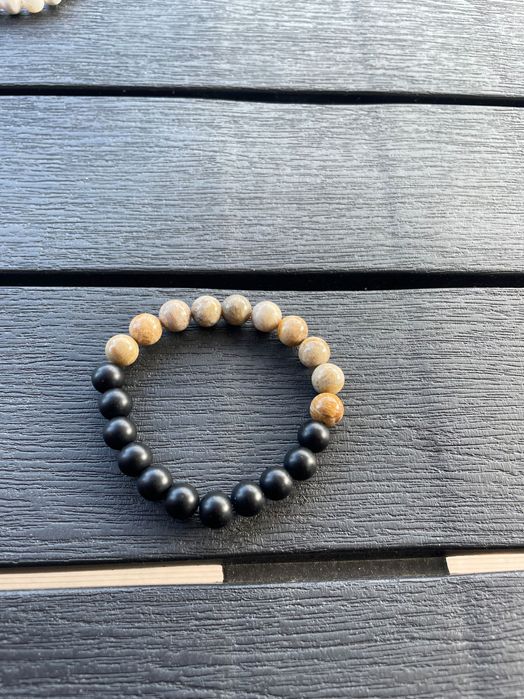 Гривни от естествени камъни