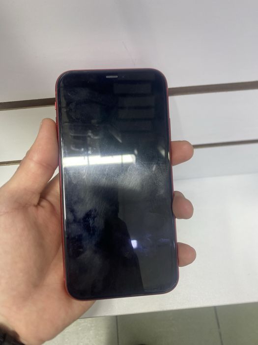 Продам айфон 11 красный цвет