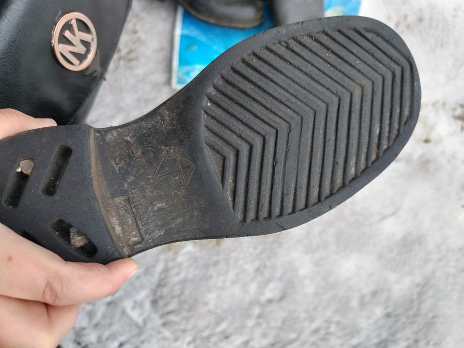 Двое резиновые сапоги 2 пары 42-43рр