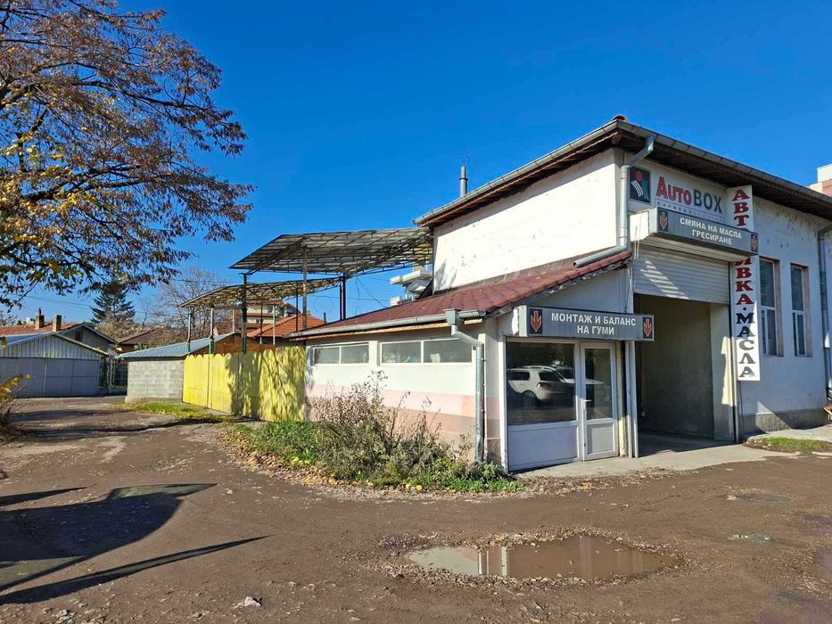 Автоцентър, Търговище, кв. Вароша, 240 кв.м.
