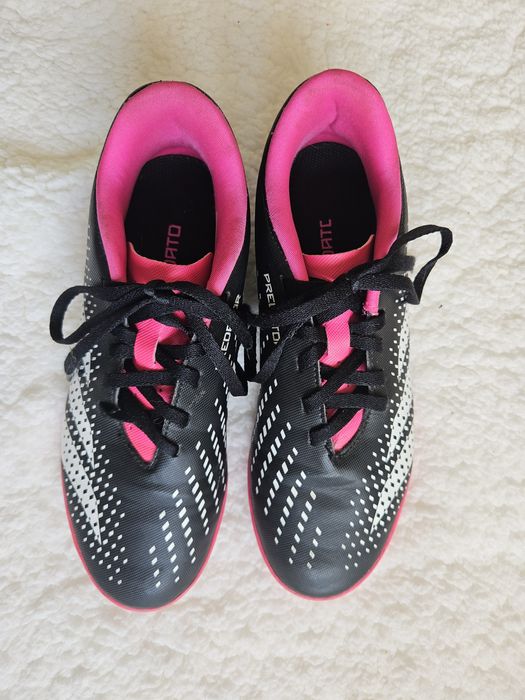 Ghete fotbal adidas predator
