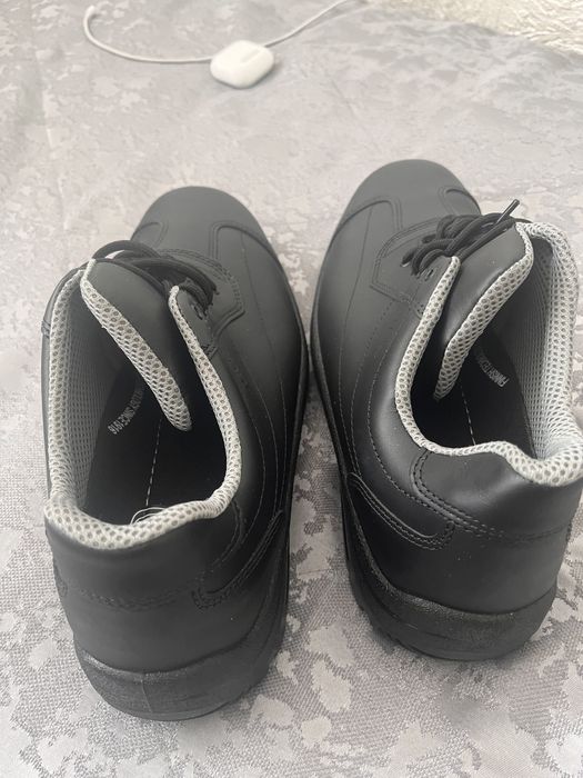 Продам новые ботинки jalas