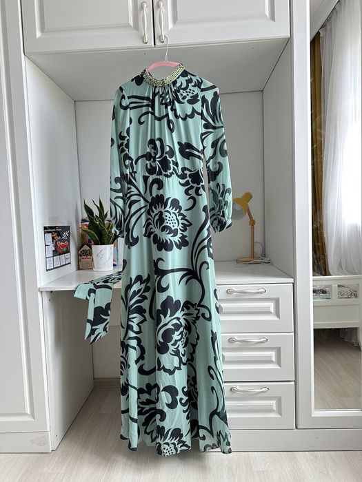 Продам вечернее платье, размер 44 (М) носила 2 раза