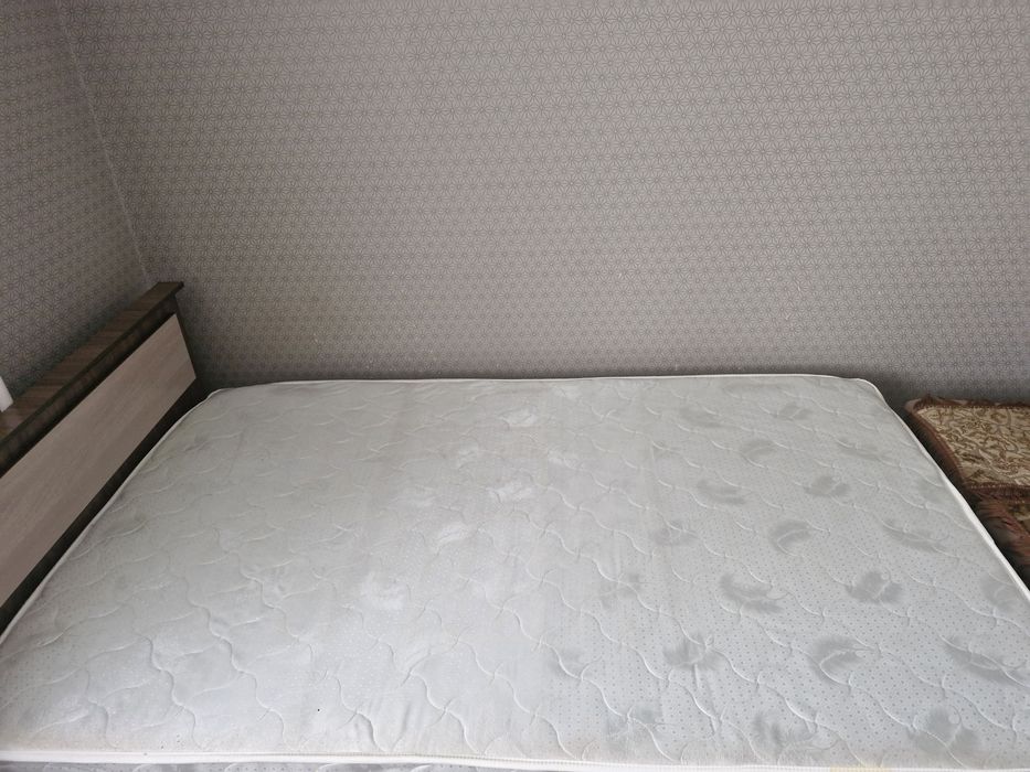 Продам Матрац Б/У.