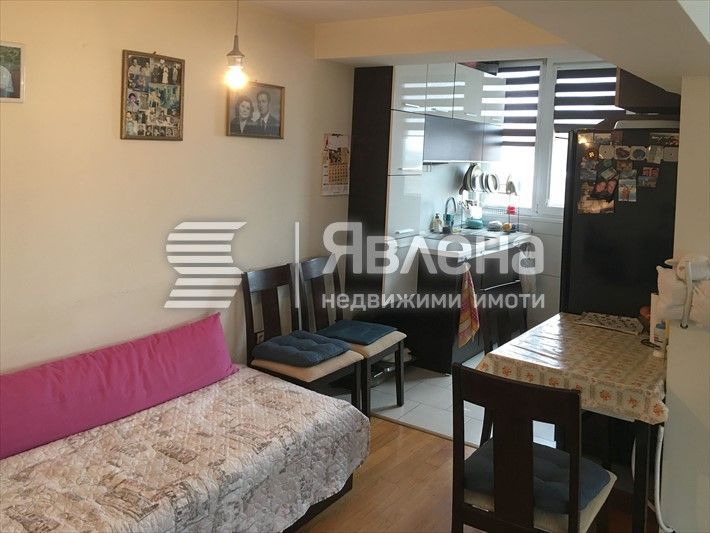 Двустаен апартамент с потенциал за преустройство в тристаен