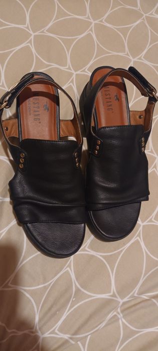 Sandale piele marime 39 Mustang
