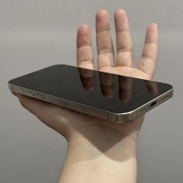 IPhone 15 Pro продается
