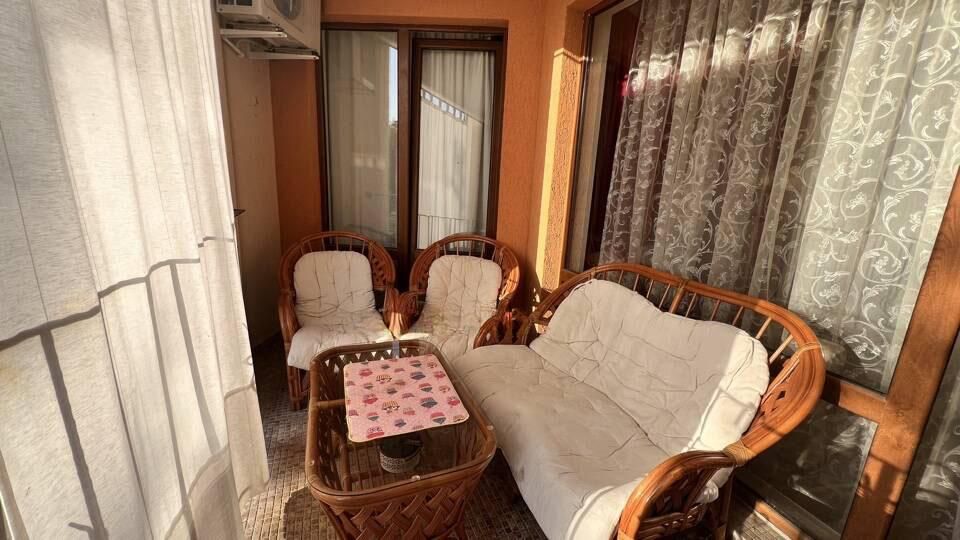 Продава се Двустаен апартамент в Бургас, Център - 74 кв.м за 1000 €/кв.м - Снимка #1