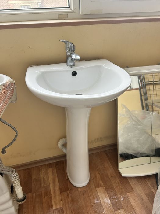 Продам б/у ванну, раковины, зеркало для ванны