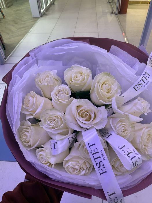 Ақ гүлдер сатылады