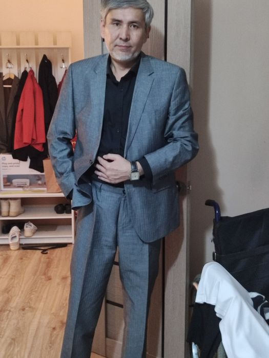 Продам костюм Hugo Boss