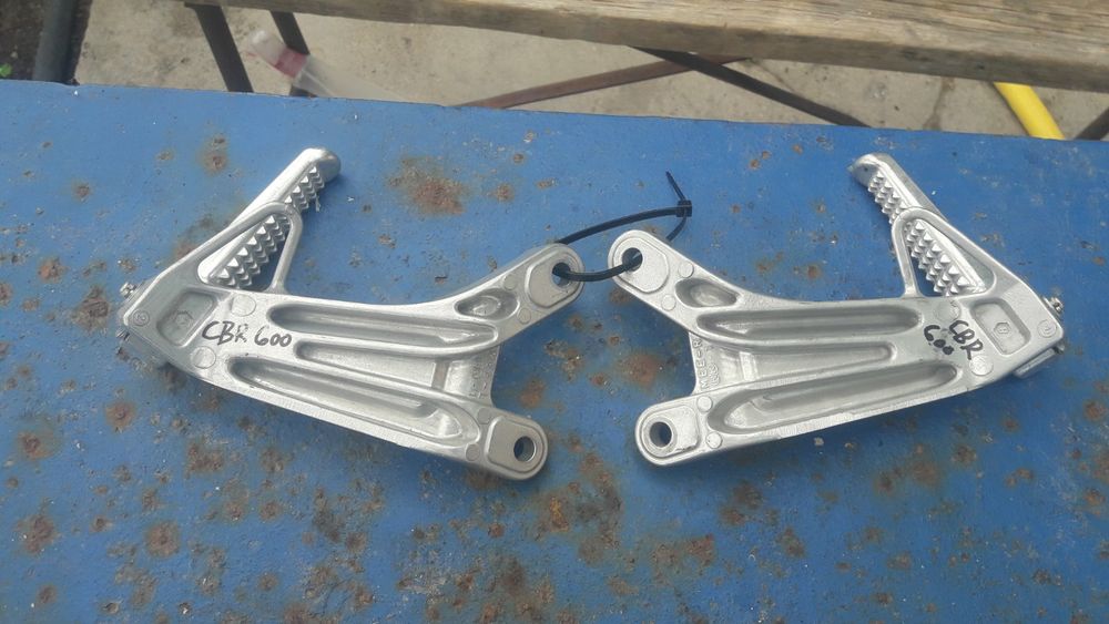Стойки и стъпенки honda cbr Yamaha r6 r1 bmw