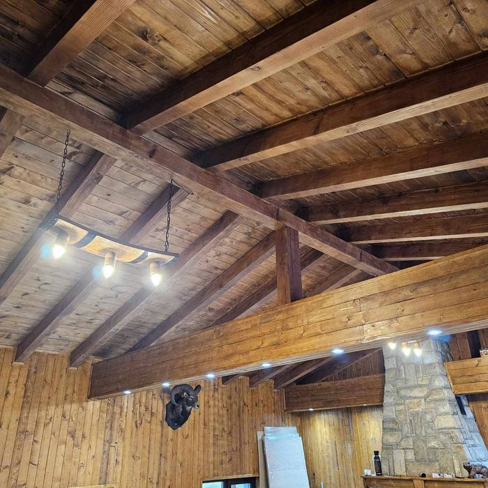 Полилеи, лампи ,осветление от автентични дъбови бъчви с ръчно изработе