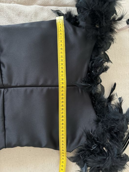 Rochie neagra cu pene