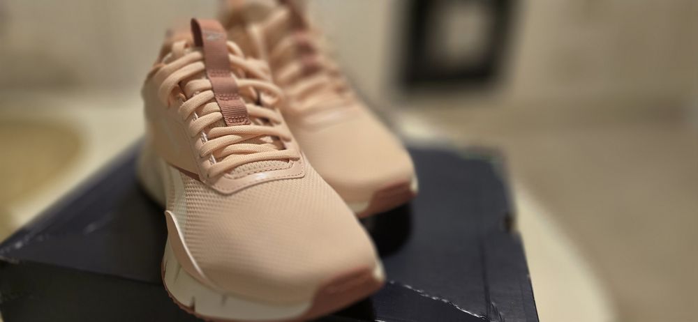 Женские кроссовки REEBOK