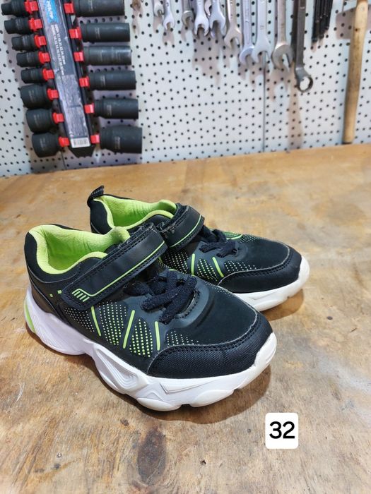 Продам детскую обувь