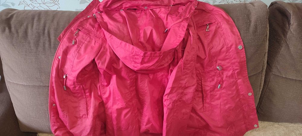 Продам куртку и плащ на девочку