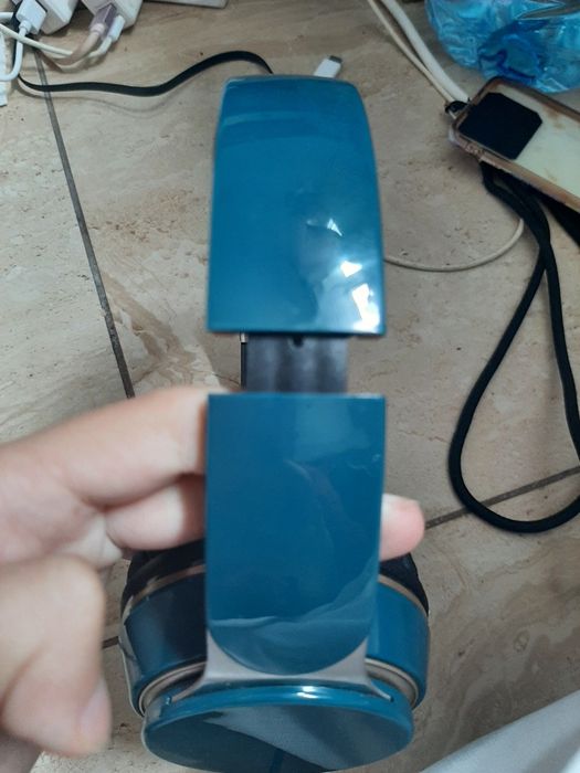 Vând căști Bluetooth pentru cine vrea sa le cumpere sa lasă mesaj ca nu am fonduri pentru a accepta plata aici