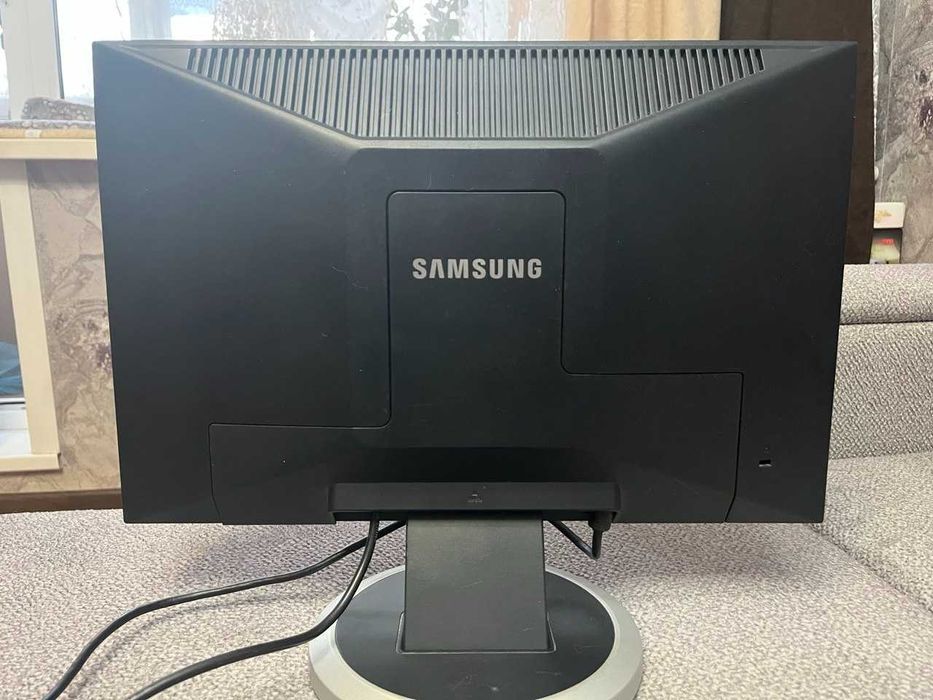 Монитор 19" (48.3 см) Samsung 940NW