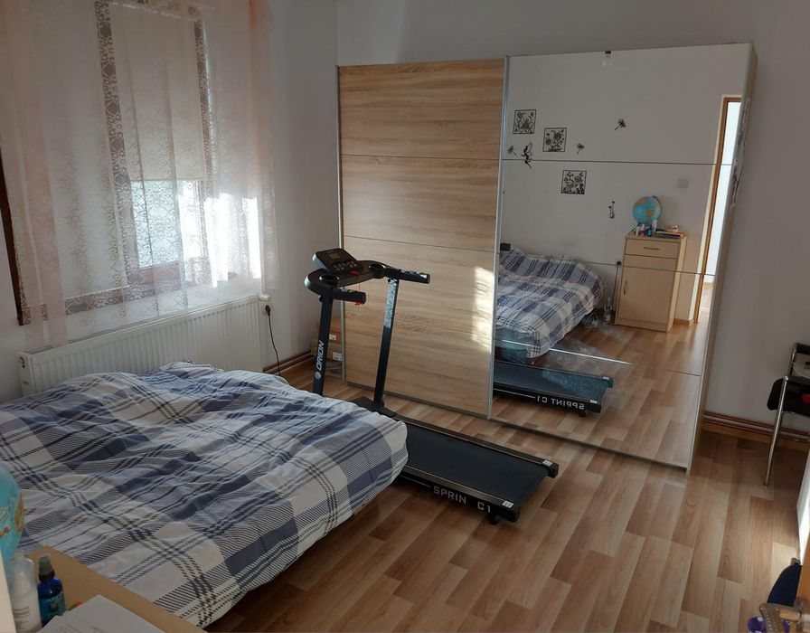 Vând casă ideală pentru 2 familii cu 2 întrări  Sanmartin  Oradea