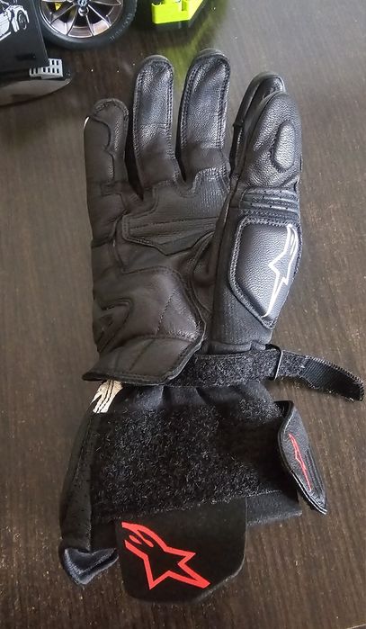 Manusi moto ALPINESTARS GP PLUS R V3 ca noi.