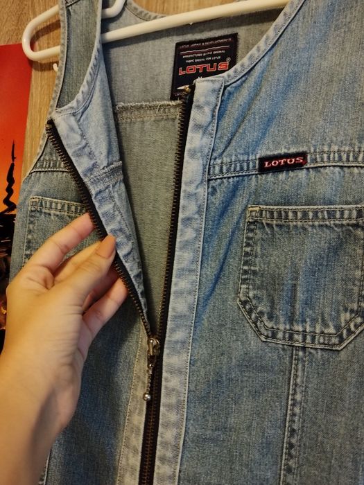 Vând rochie din denim