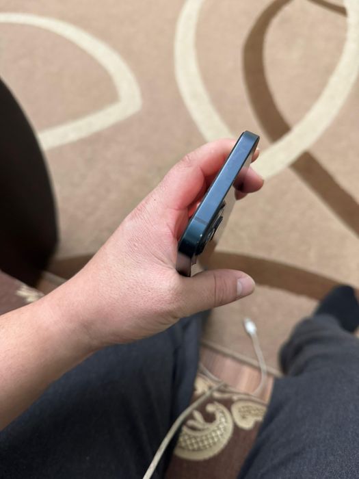 Продам Айфон 13 в отлично состояний