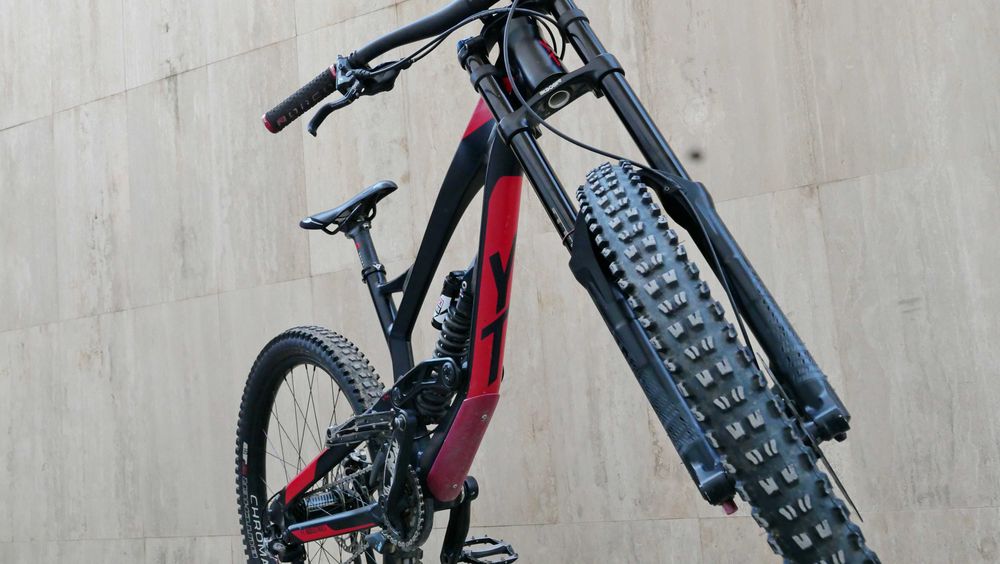 YT Tues AL, Downhill, L, 27.5 цола, RockShox Boxxer RC 200 мм, Vivid R2C, SRAM GX DH 1x7, Magura MT7