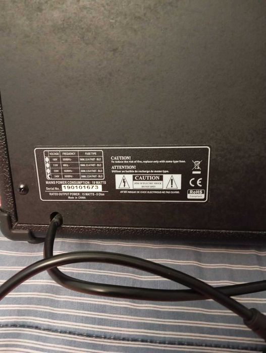 Електрическа китара с усилвател ,калъф, стойка и още аксесоари