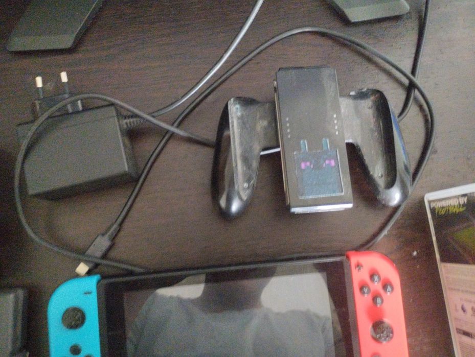Nintendo switch+6 игри и 2 контролери