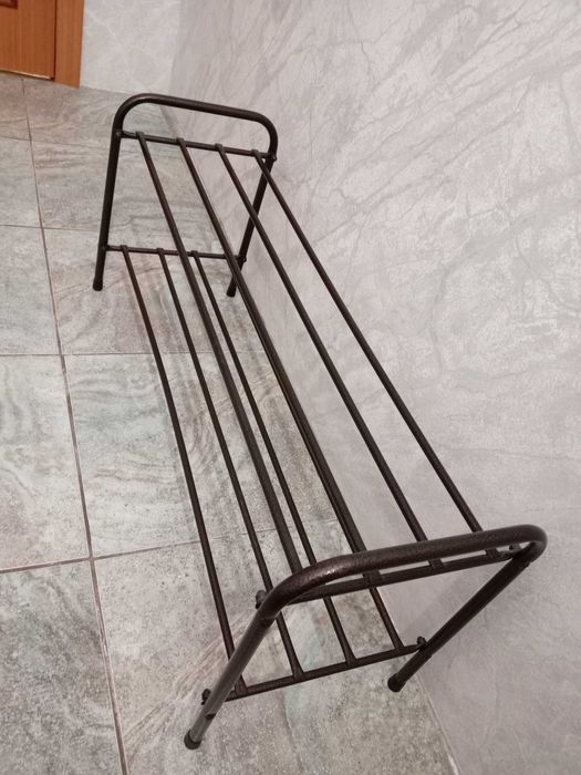 Продам обувницу.