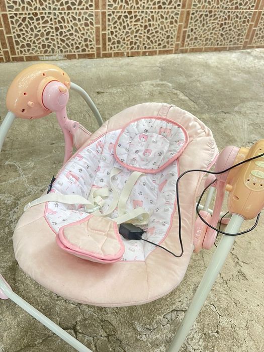 Leagăn electric cu melodii