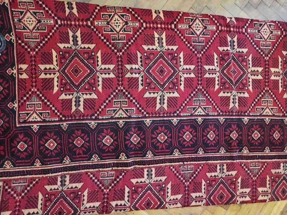 Дебел жакардов килим с две лица