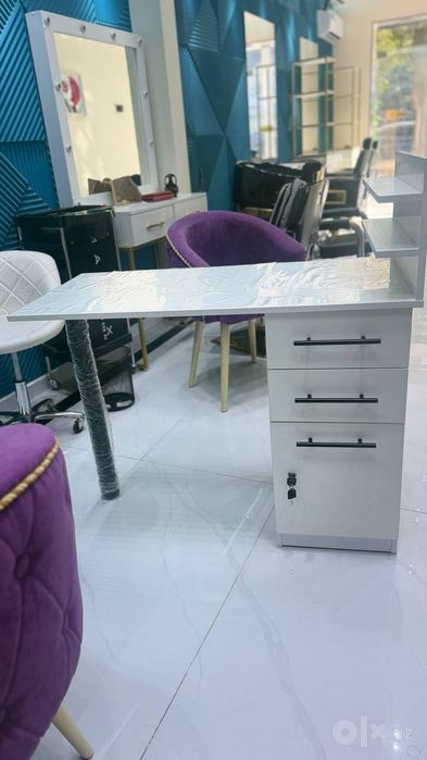 Stol sotiladi salon
