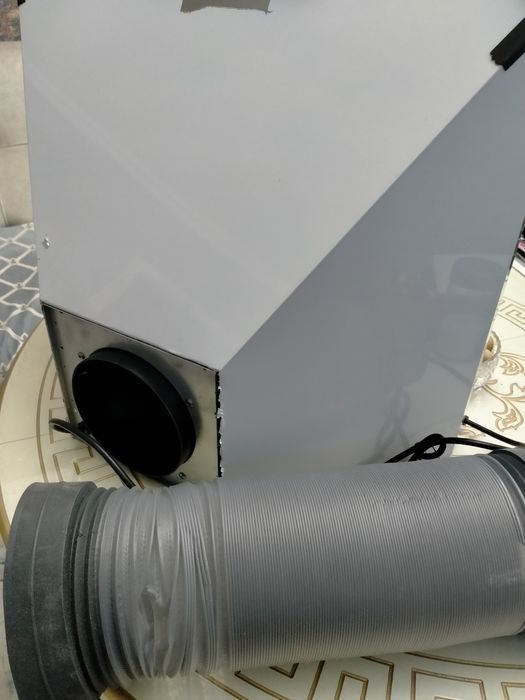 Продам кухонную вытяжку