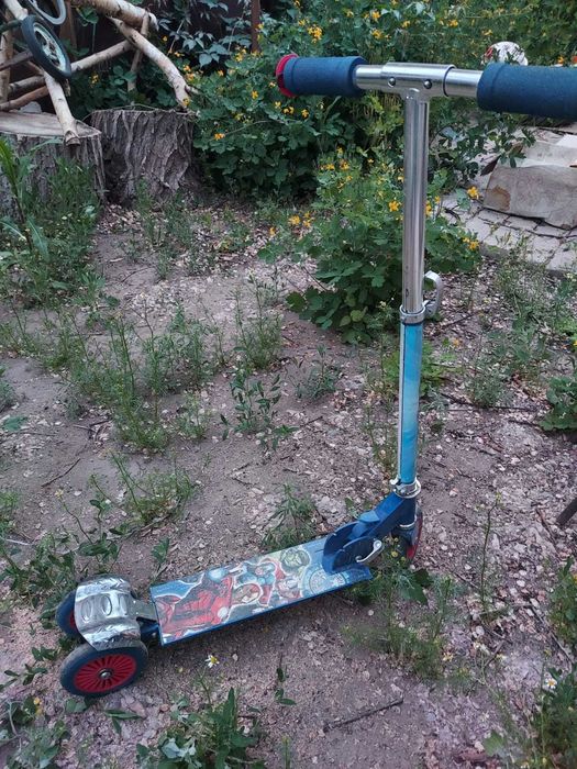 Детский самокат .