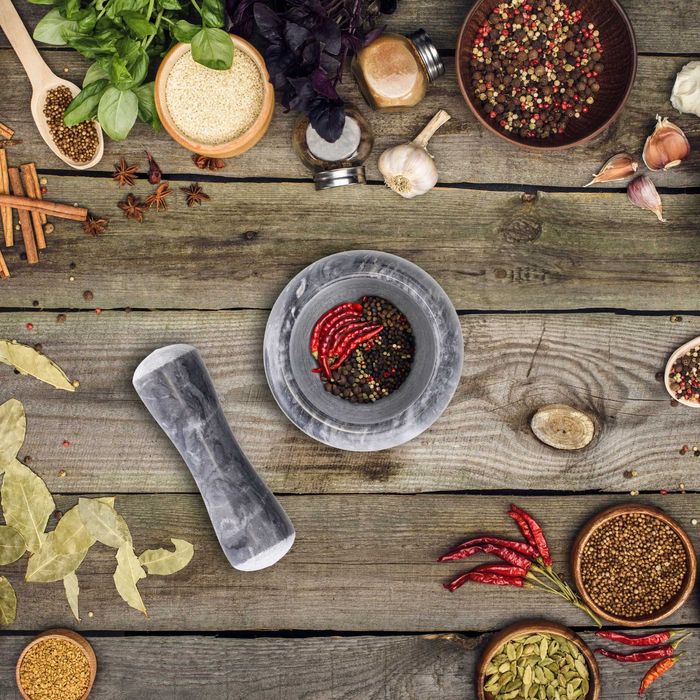 Mojar cu pistil din marmura rotund pentru condimente alb/gri 11x10.5cm